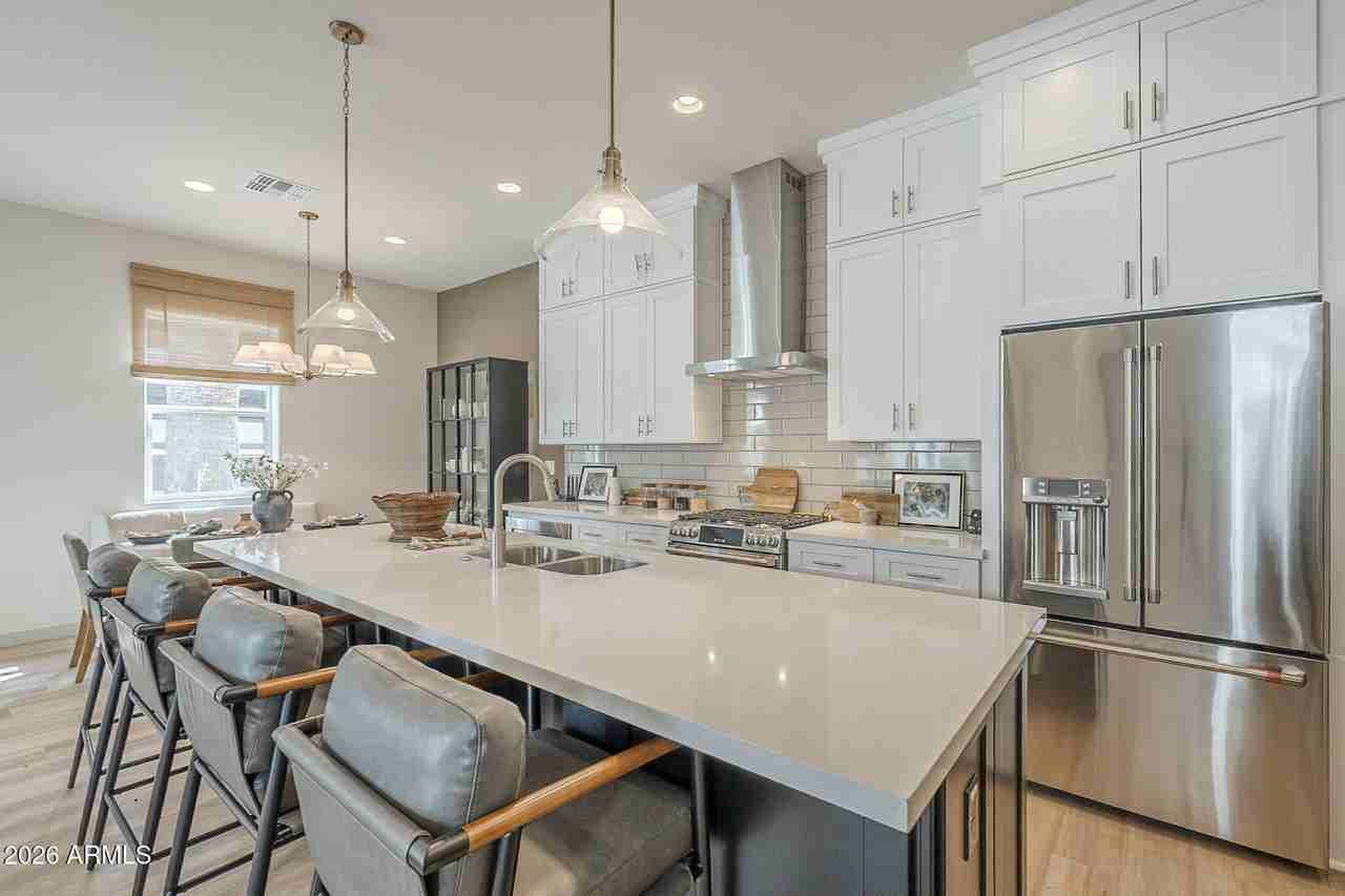 115 W Holcomb Ln - Photo 5 of 35