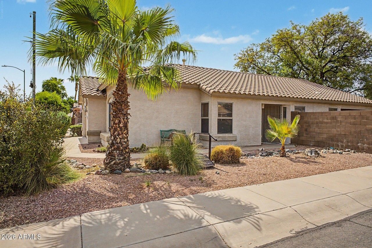 15665 W Carmen Dr - Photo 4 of 28