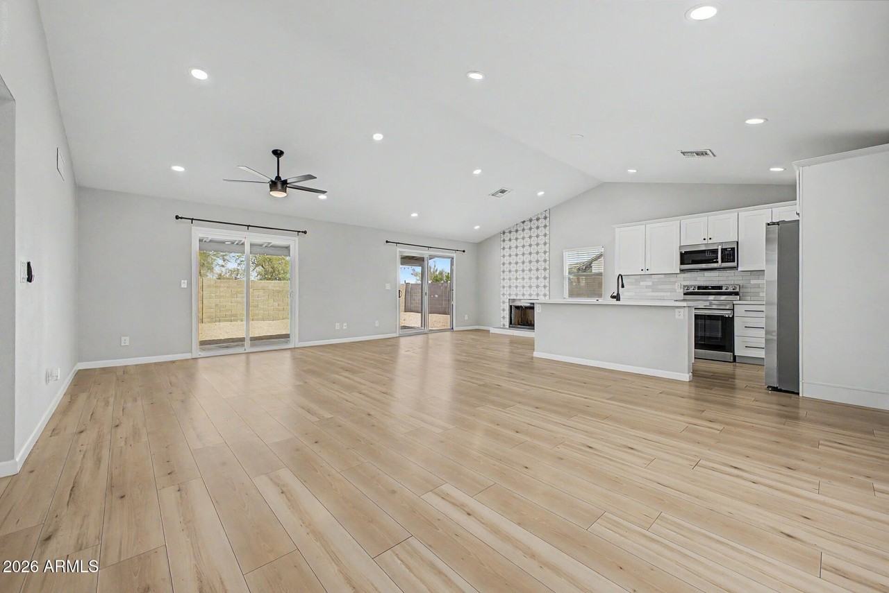 908 W Ross Ave - Photo 7 of 33