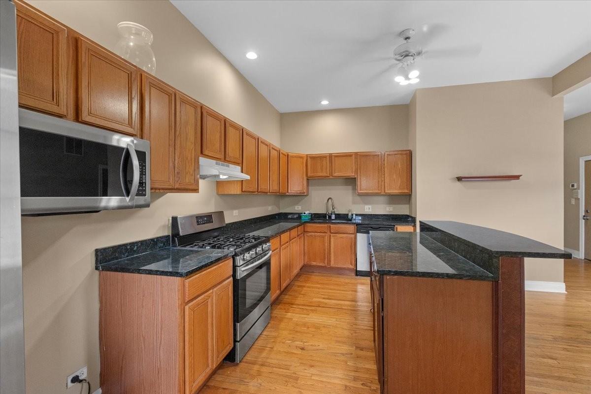 1046 N Milwaukee Ave #3 - Photo 3 of 17