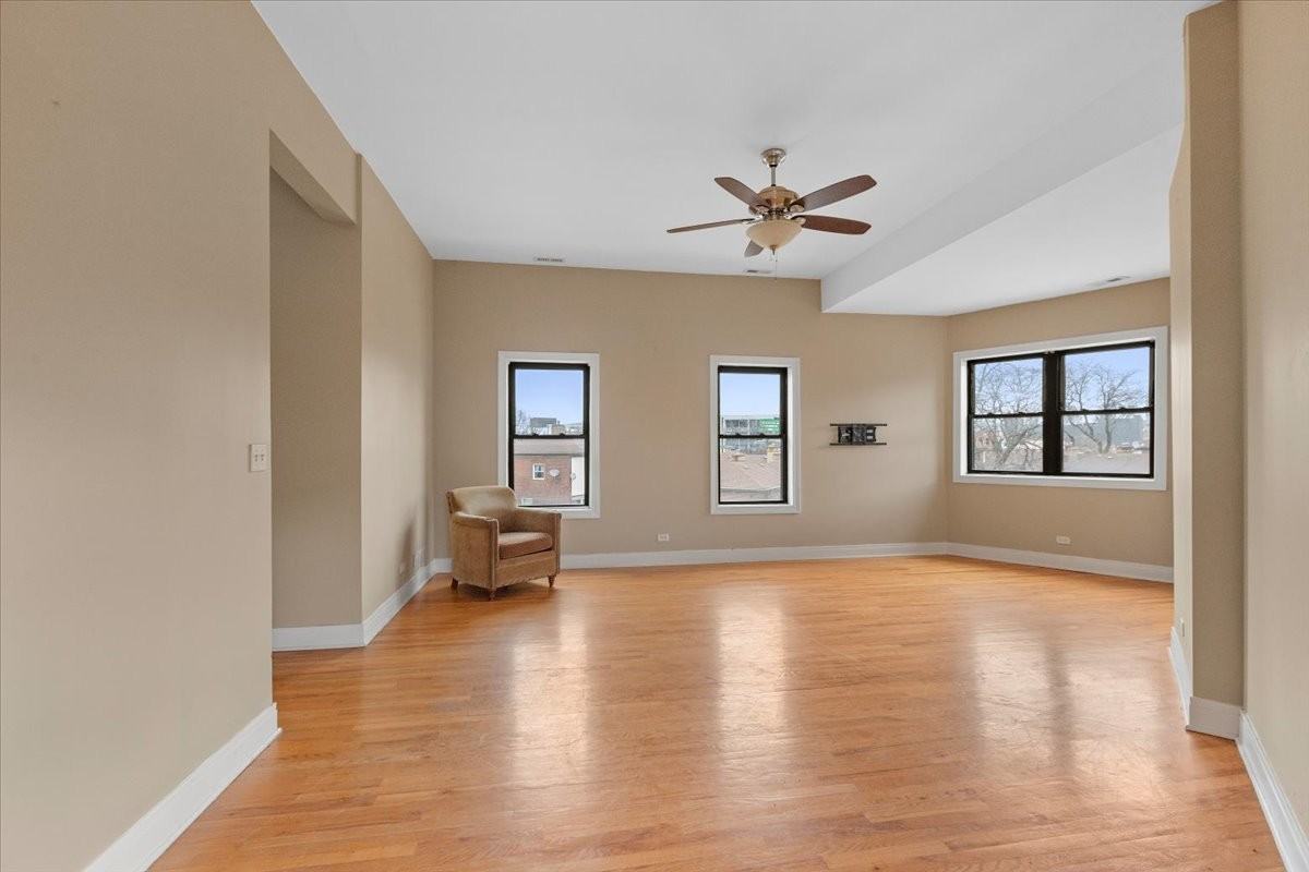 1046 N Milwaukee Ave #3 - Photo 4 of 17