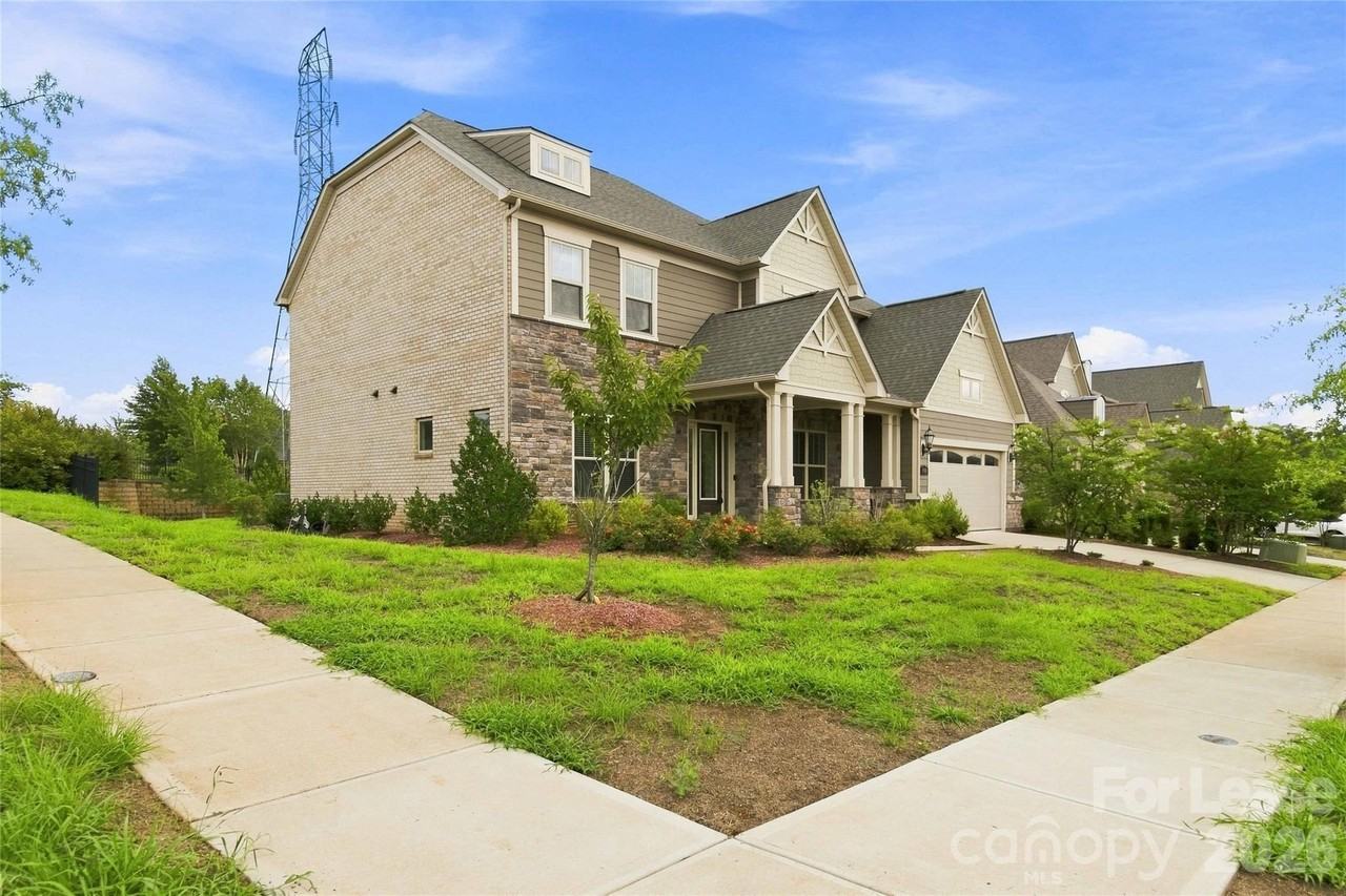 11422 Glanmire Dr - Photo 4 of 48