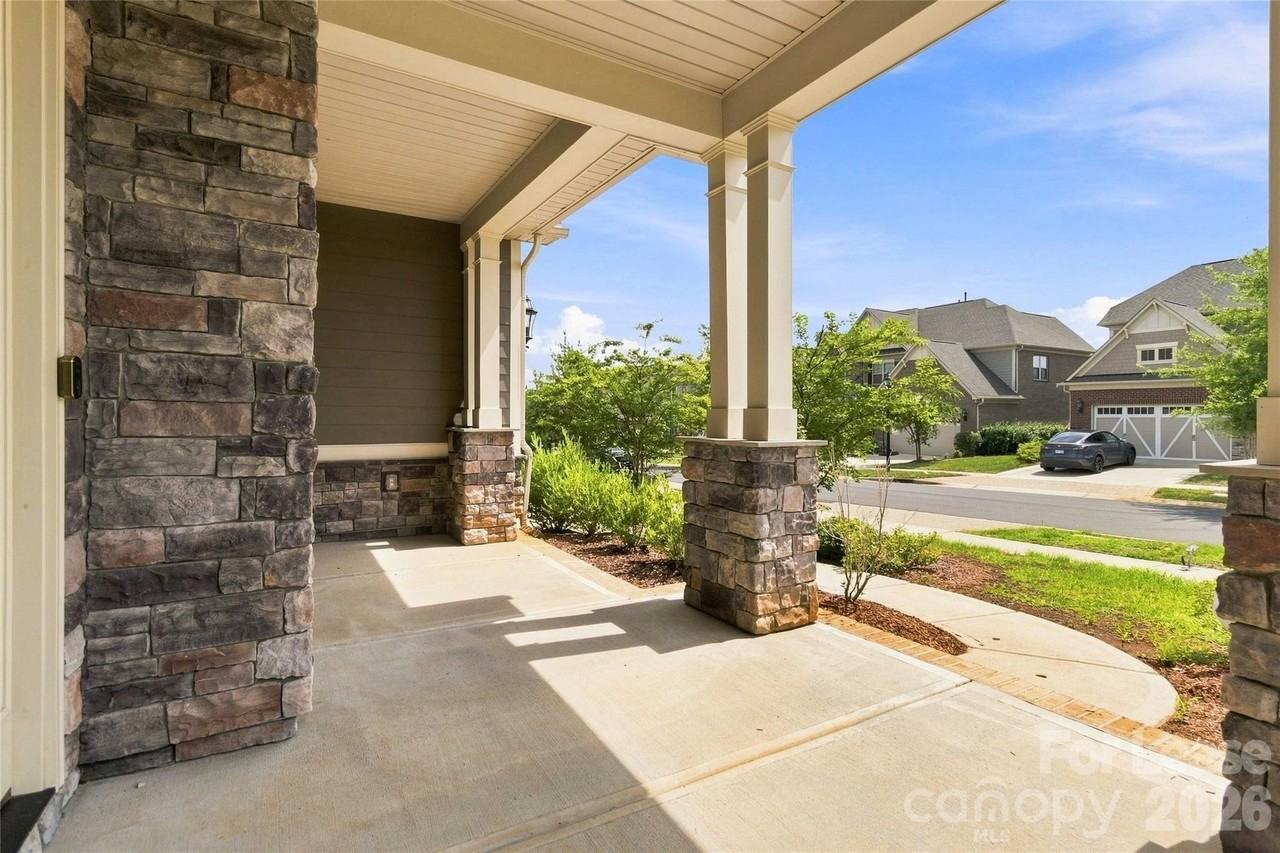 11422 Glanmire Dr - Photo 7 of 48