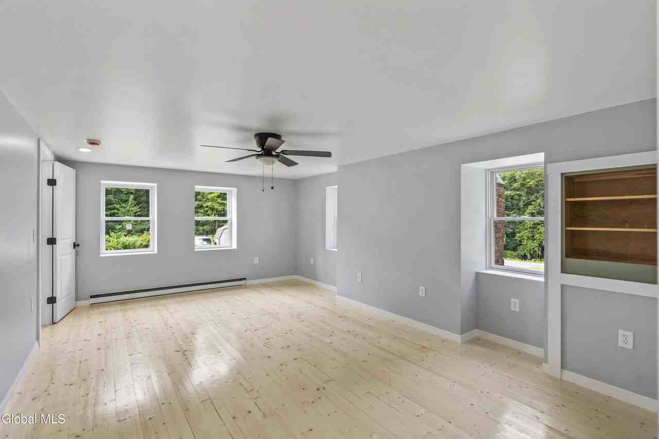 820 Valley Falls Rd #1 - Photo 6 of 40