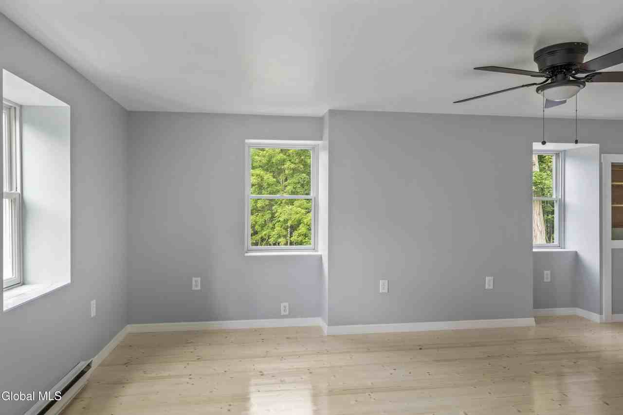 820 Valley Falls Rd #1 - Photo 7 of 40
