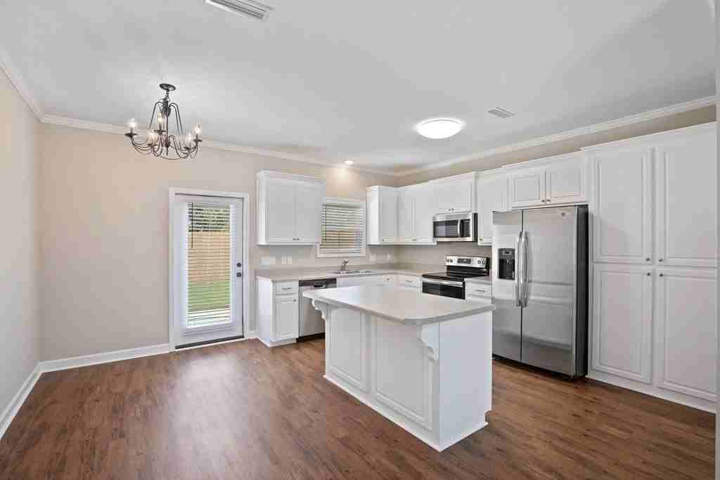 98 Beauville Dr - Photo 4 of 15