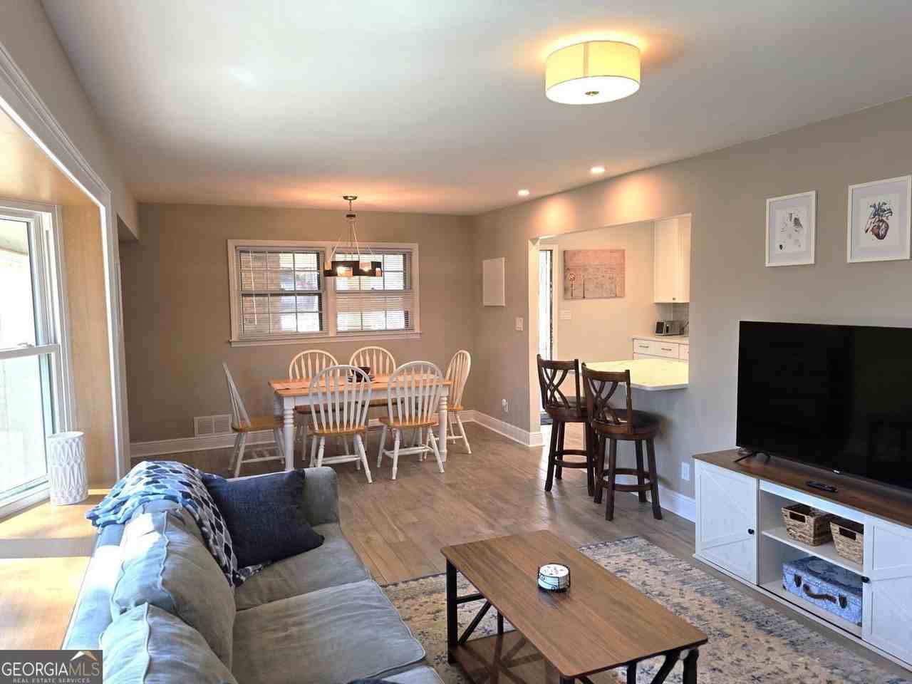 2457 Sunset Dr Ne - Photo 3 of 22