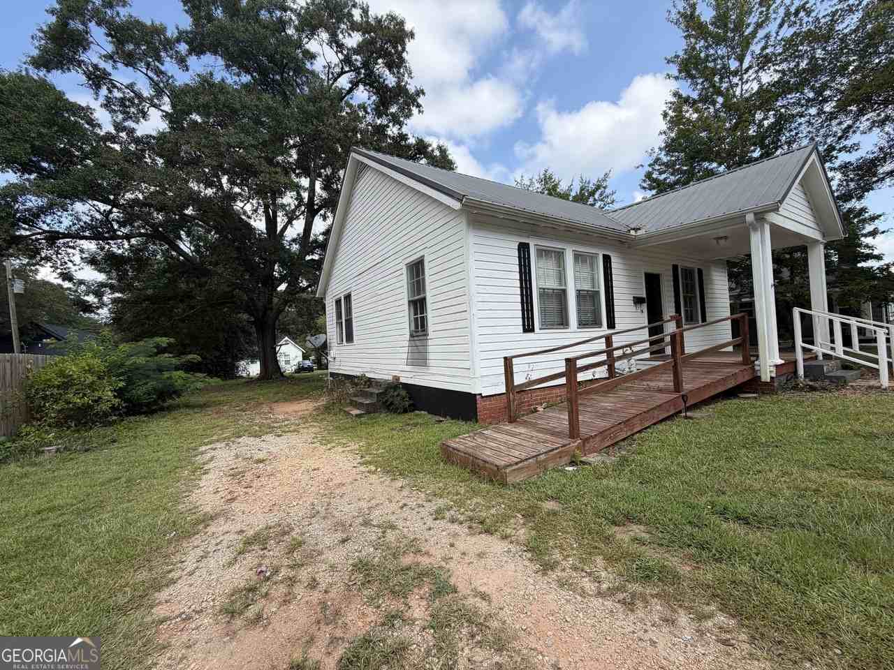 204 Royal Ave - Photo 2 of 8
