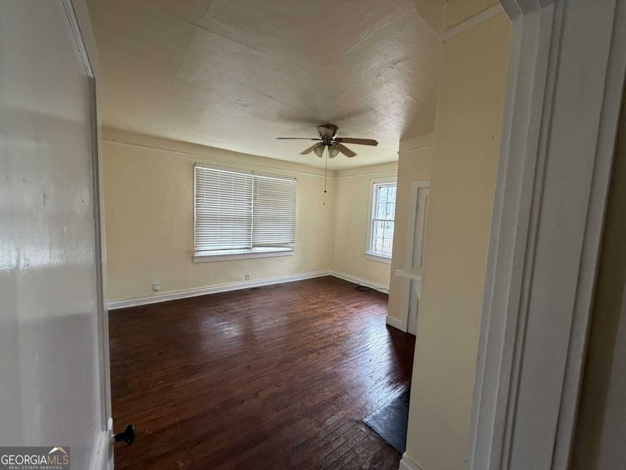 204 Royal Ave - Photo 5 of 8