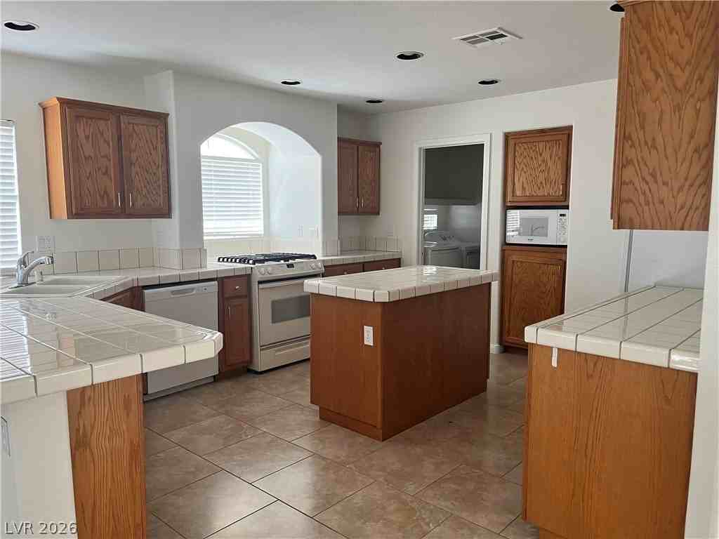 10878 Royal Highlands St #0 - Photo 5 of 7