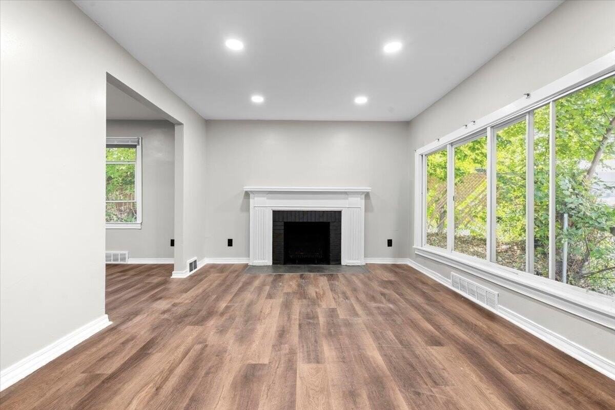 16682 Tracey St - Photo 2 of 22