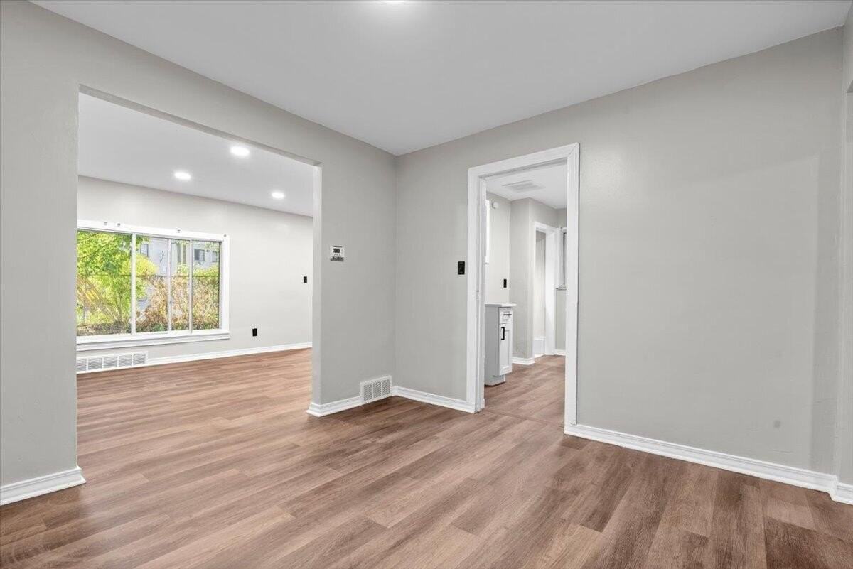 16682 Tracey St - Photo 7 of 22