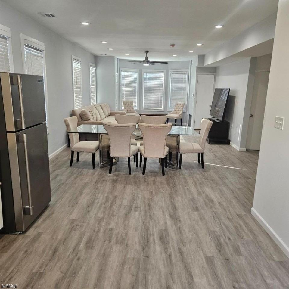 314 N Park St #2 - Photo 3 of 39