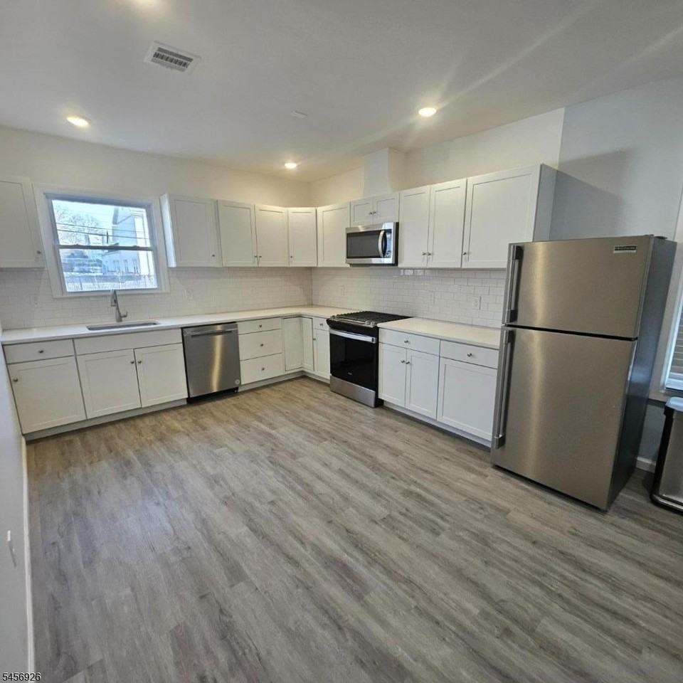 314 N Park St #2 - Photo 4 of 39