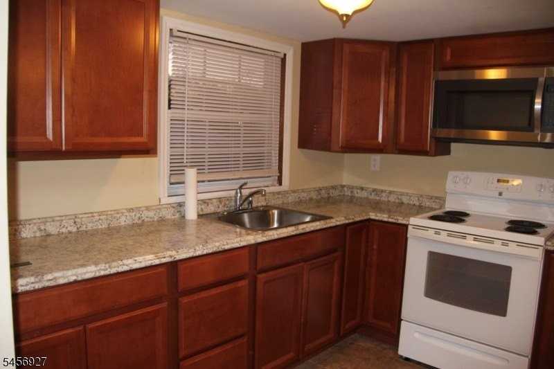 31 Ringwood Ln - Photo 3 of 15