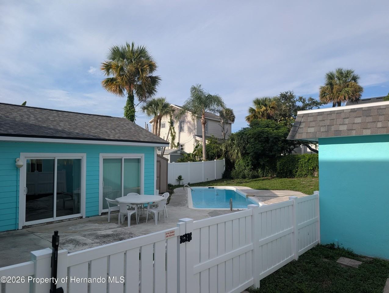 924 N Wild Olive Ave - Photo 2 of 10