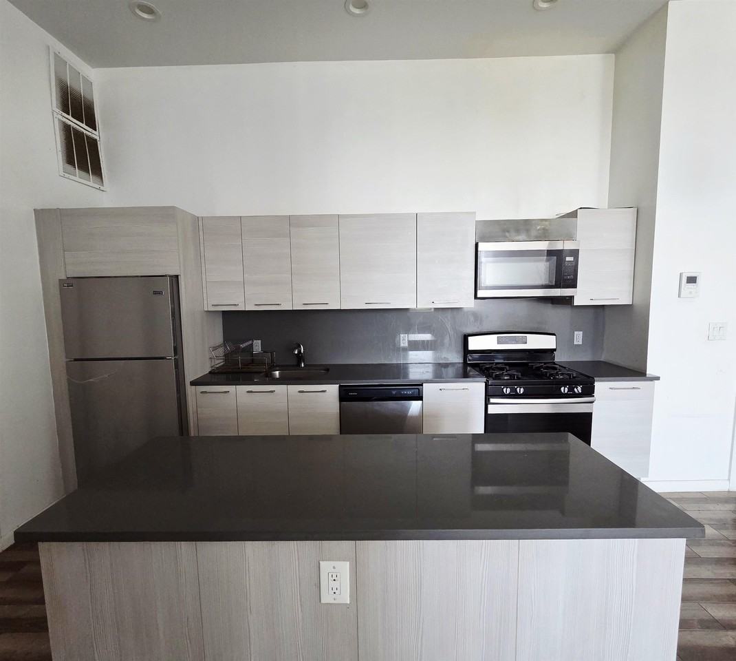 795 Main Ave - Photo 4 of 10