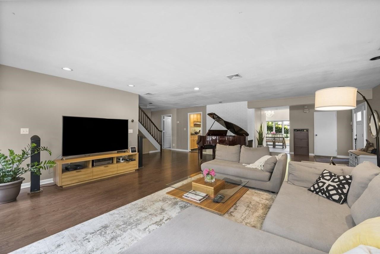 926 Norgate Dr - Photo 4 of 44