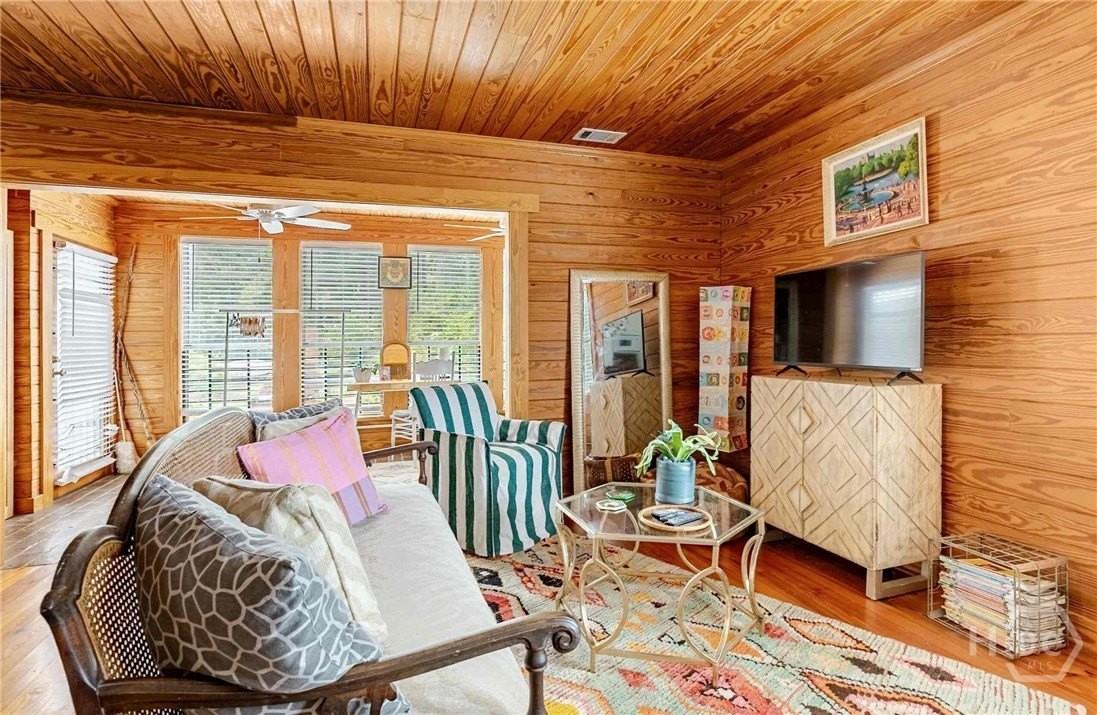 2411 Texas Ave #B - Photo 3 of 24