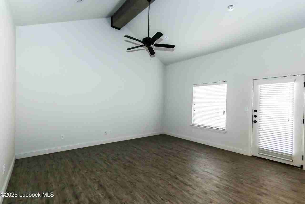 2516 111th St #B - Photo 5 of 20