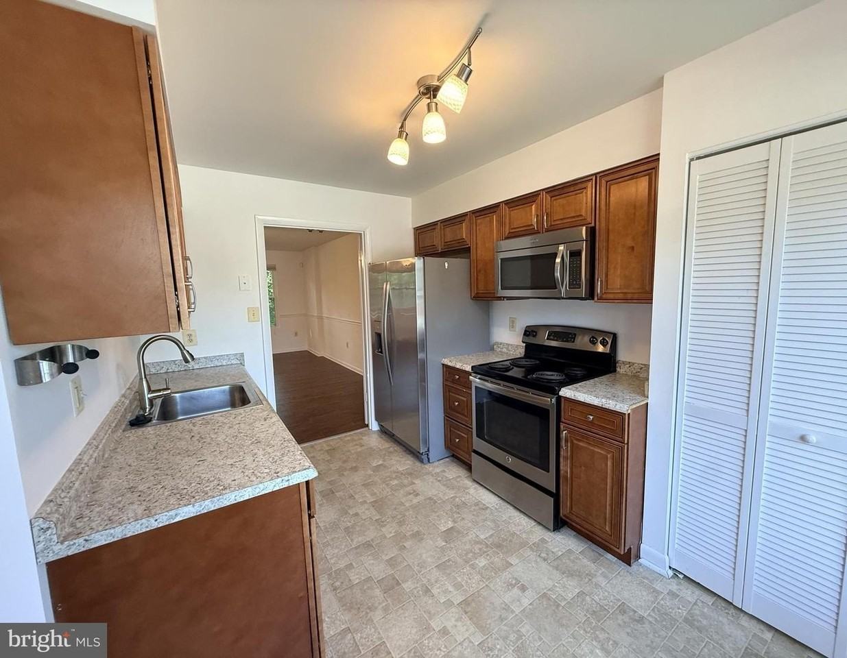 7007 Cipriano Woods Ct - Photo 4 of 19