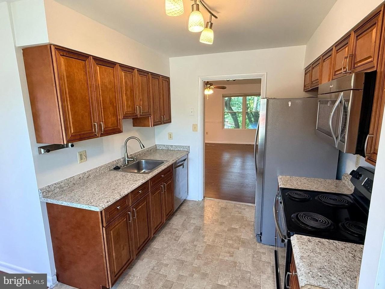 7007 Cipriano Woods Ct - Photo 5 of 19