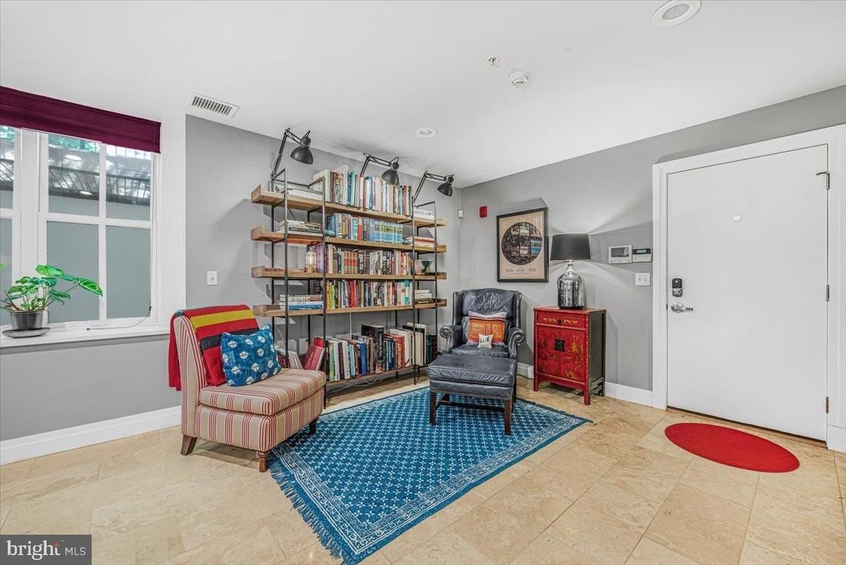1210 Queen St - Photo 2 of 31