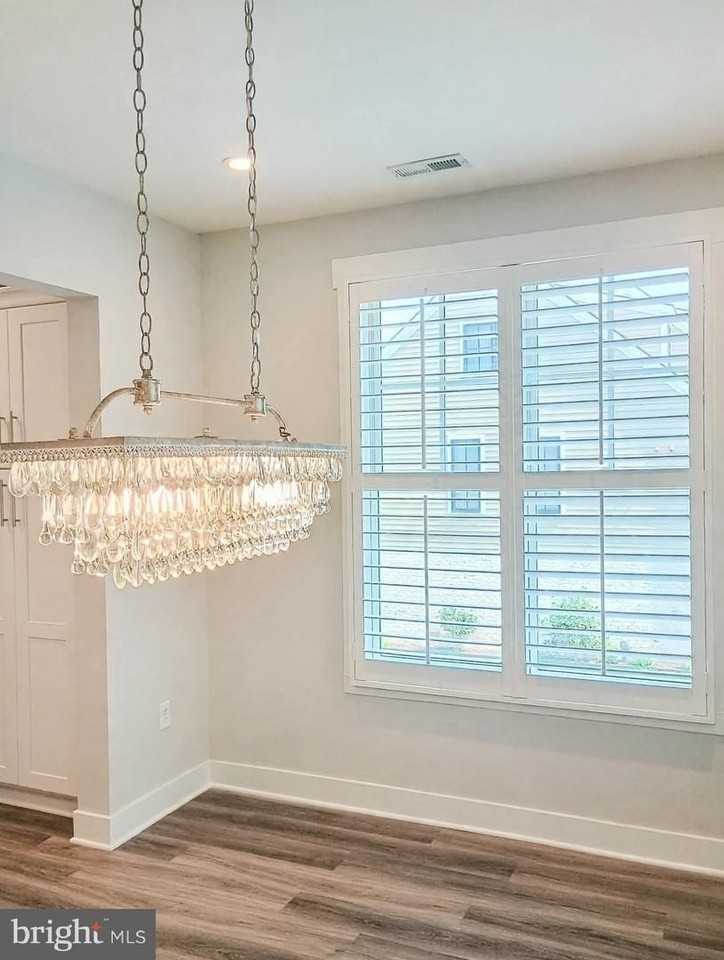 307 Charles St - Photo 6 of 47