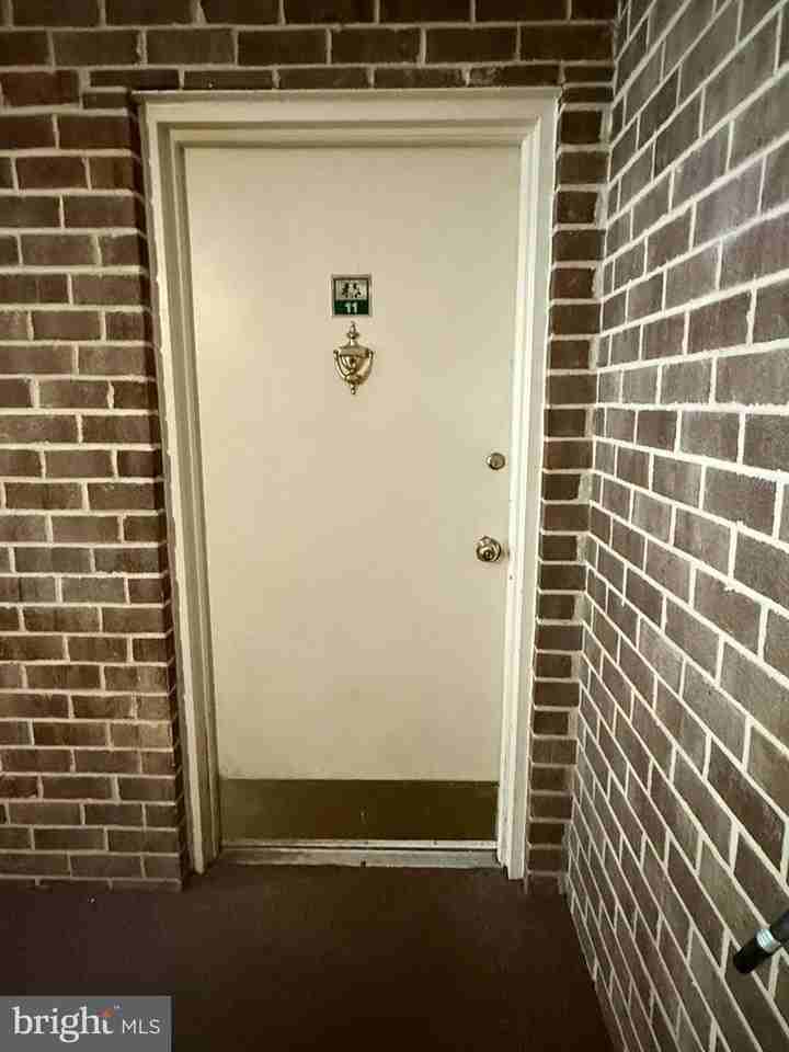 1520 Northgate Sq - Photo 2 of 30