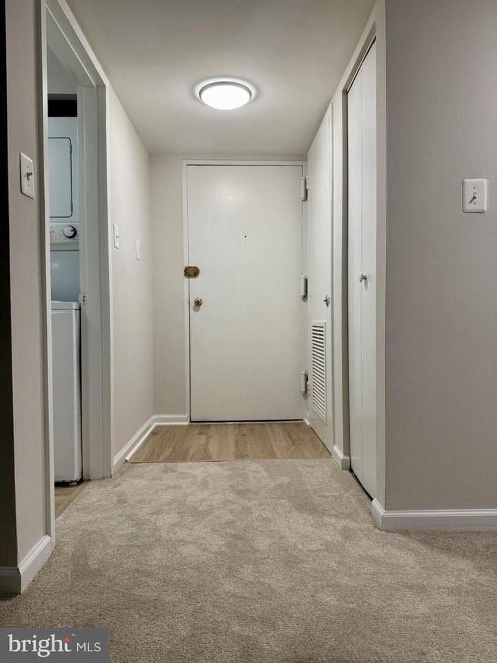 1520 Northgate Sq - Photo 3 of 30