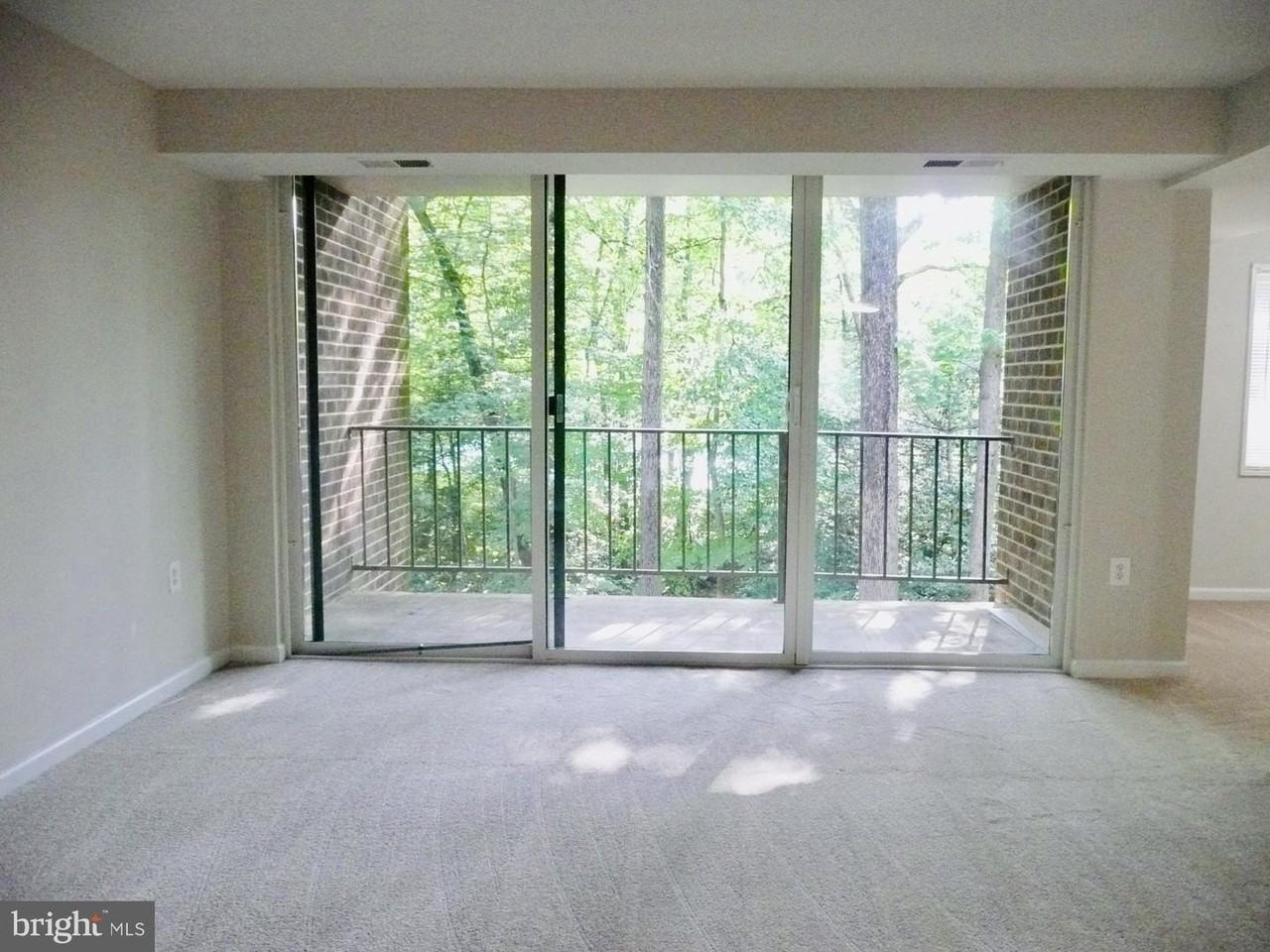1520 Northgate Sq - Photo 4 of 30