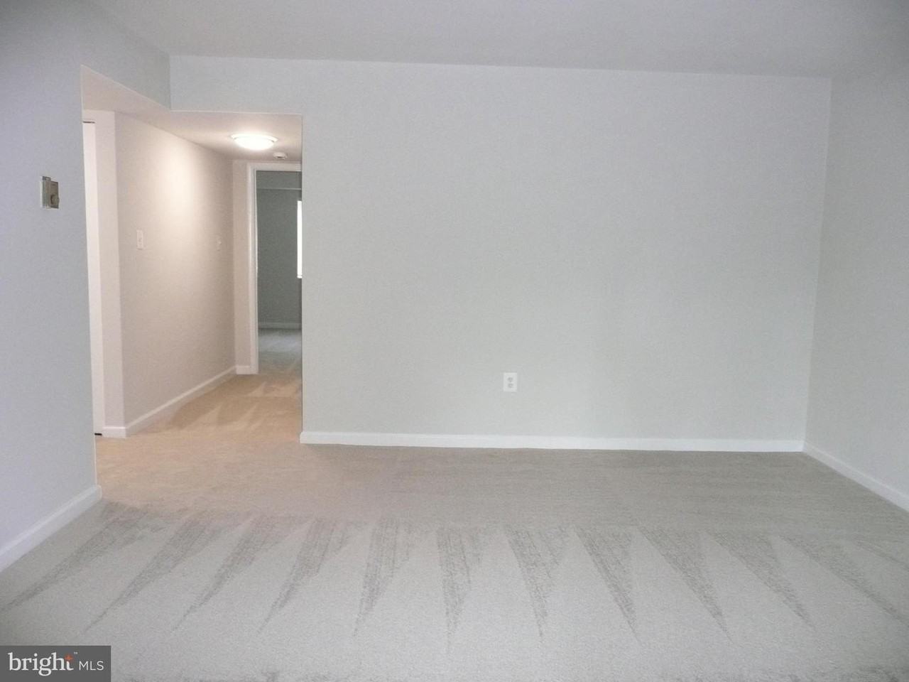 1520 Northgate Sq - Photo 6 of 30