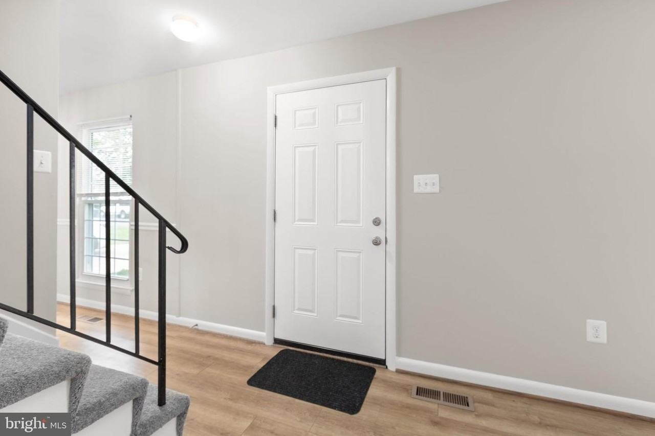5685 Saffron Ln - Photo 3 of 39