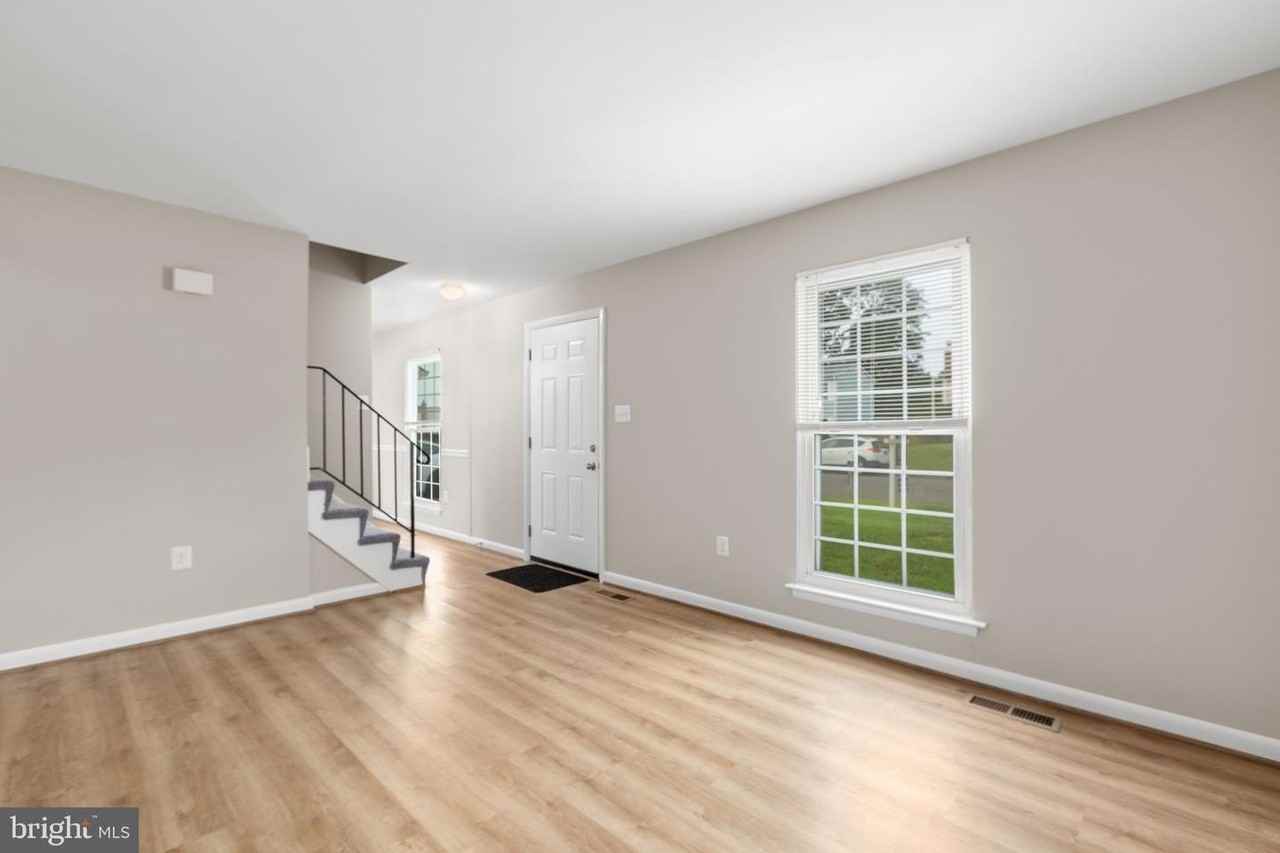 5685 Saffron Ln - Photo 5 of 39