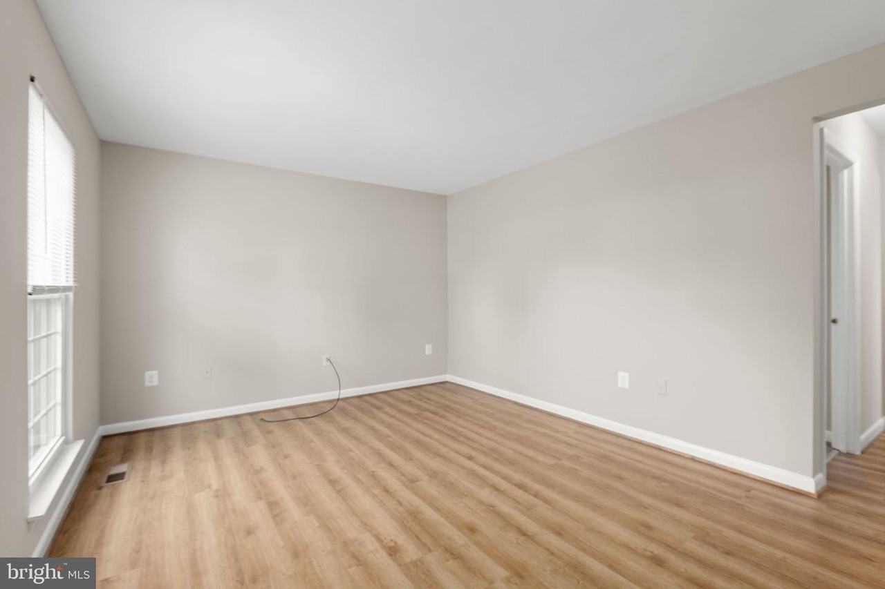 5685 Saffron Ln - Photo 6 of 39