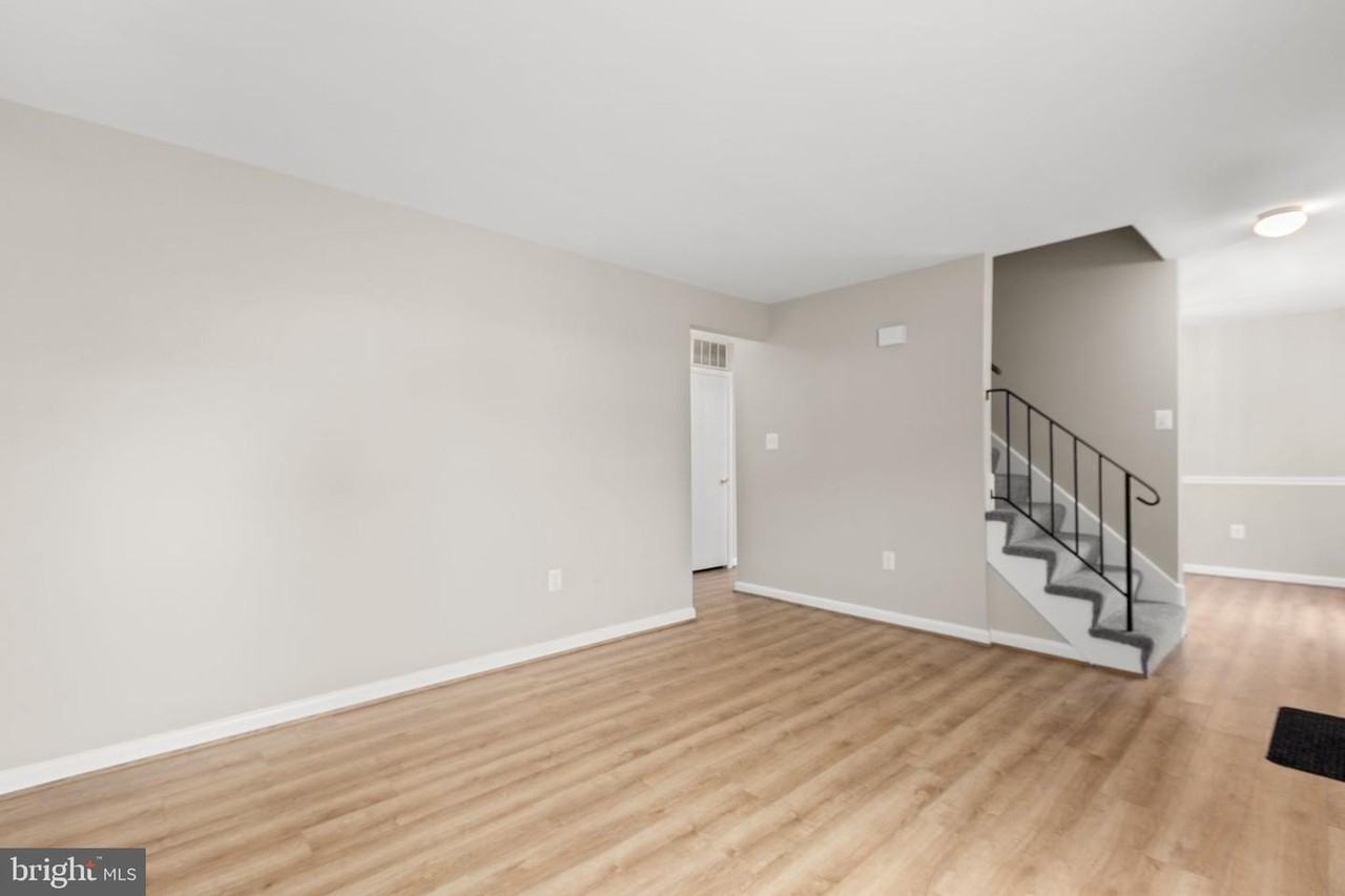 5685 Saffron Ln - Photo 7 of 39
