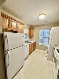 224 S Watson St - Photo 6 of 10