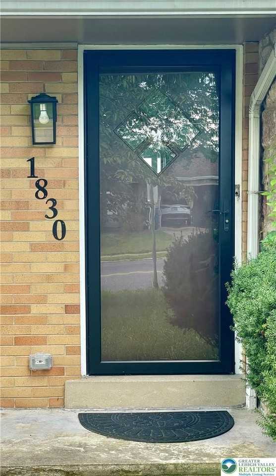 1830 Laubach Ave - Photo 5 of 35