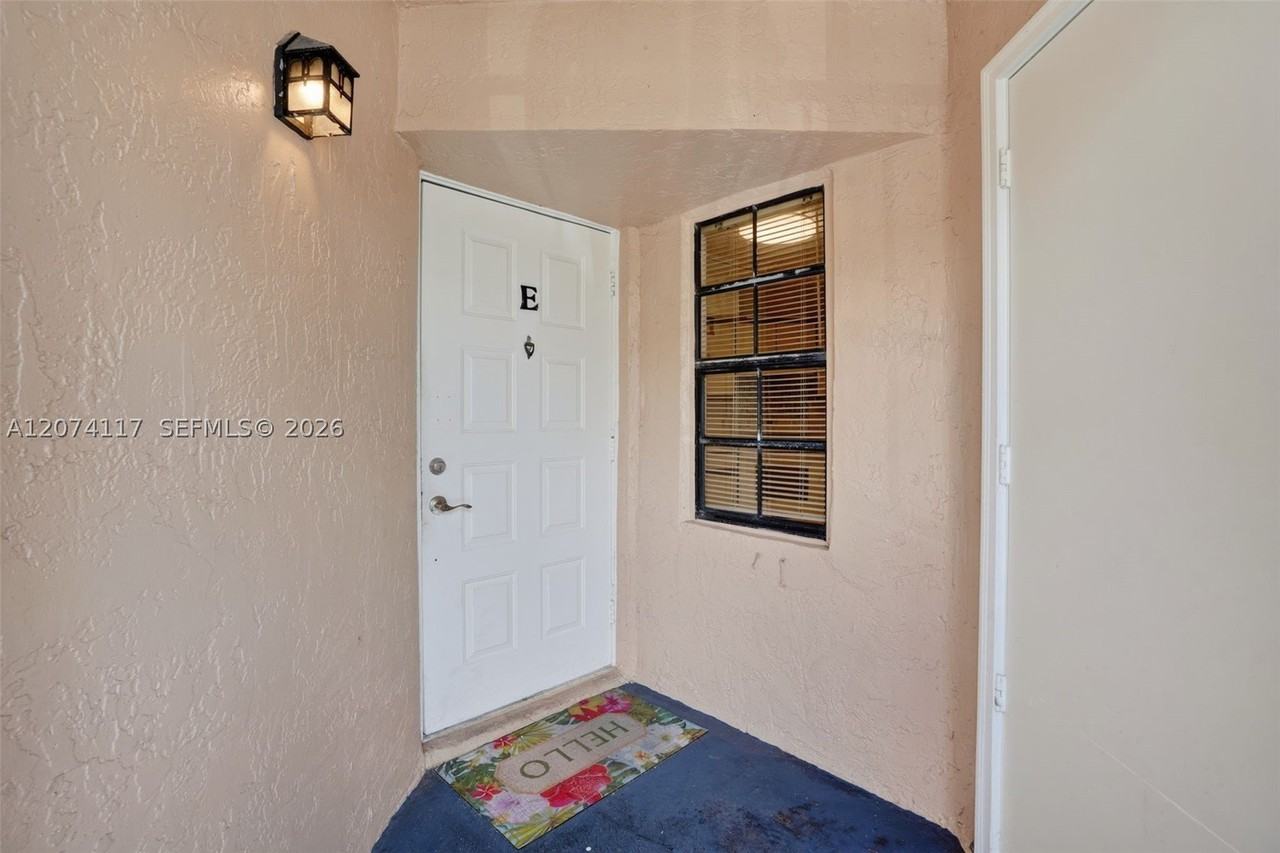 1080 N Franklin Ave #1080E - Photo 2 of 25