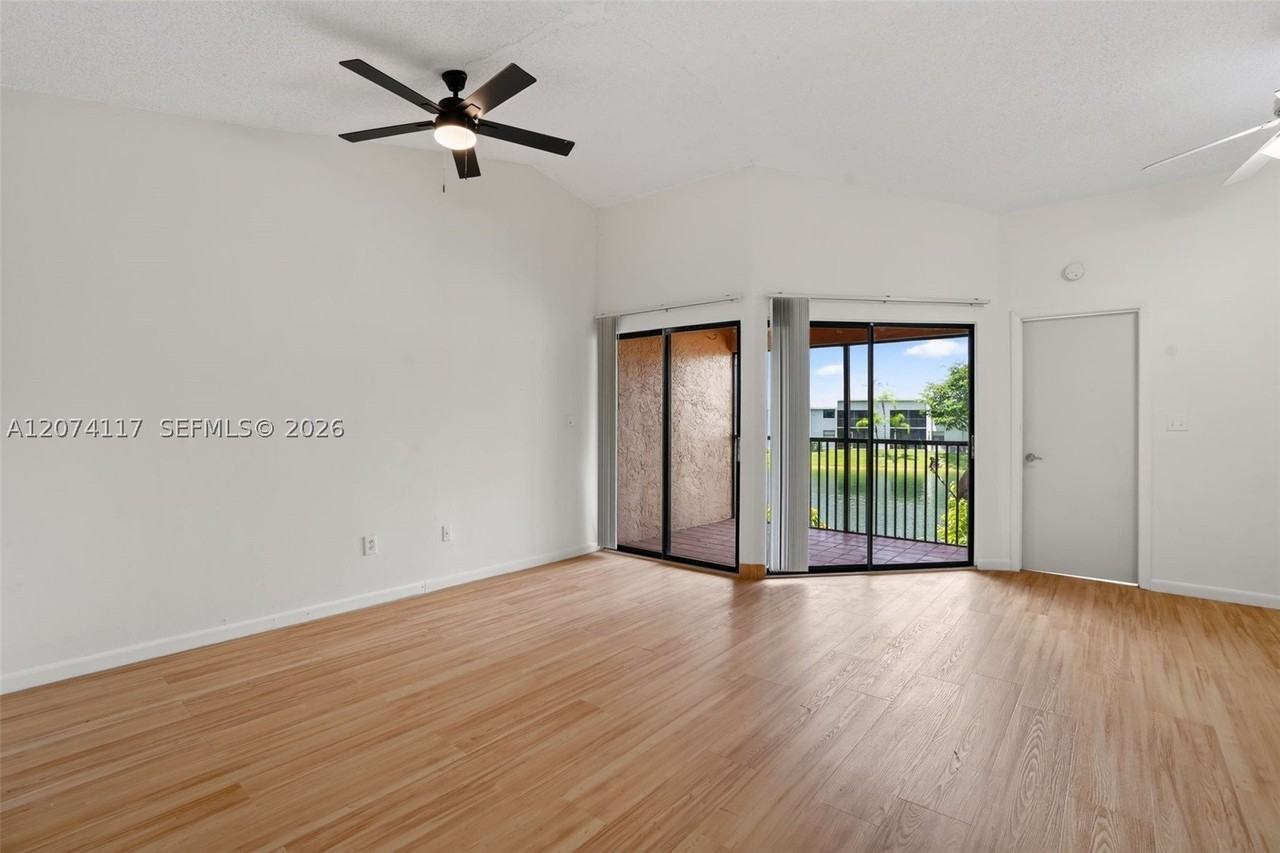 1080 N Franklin Ave #1080E - Photo 3 of 25