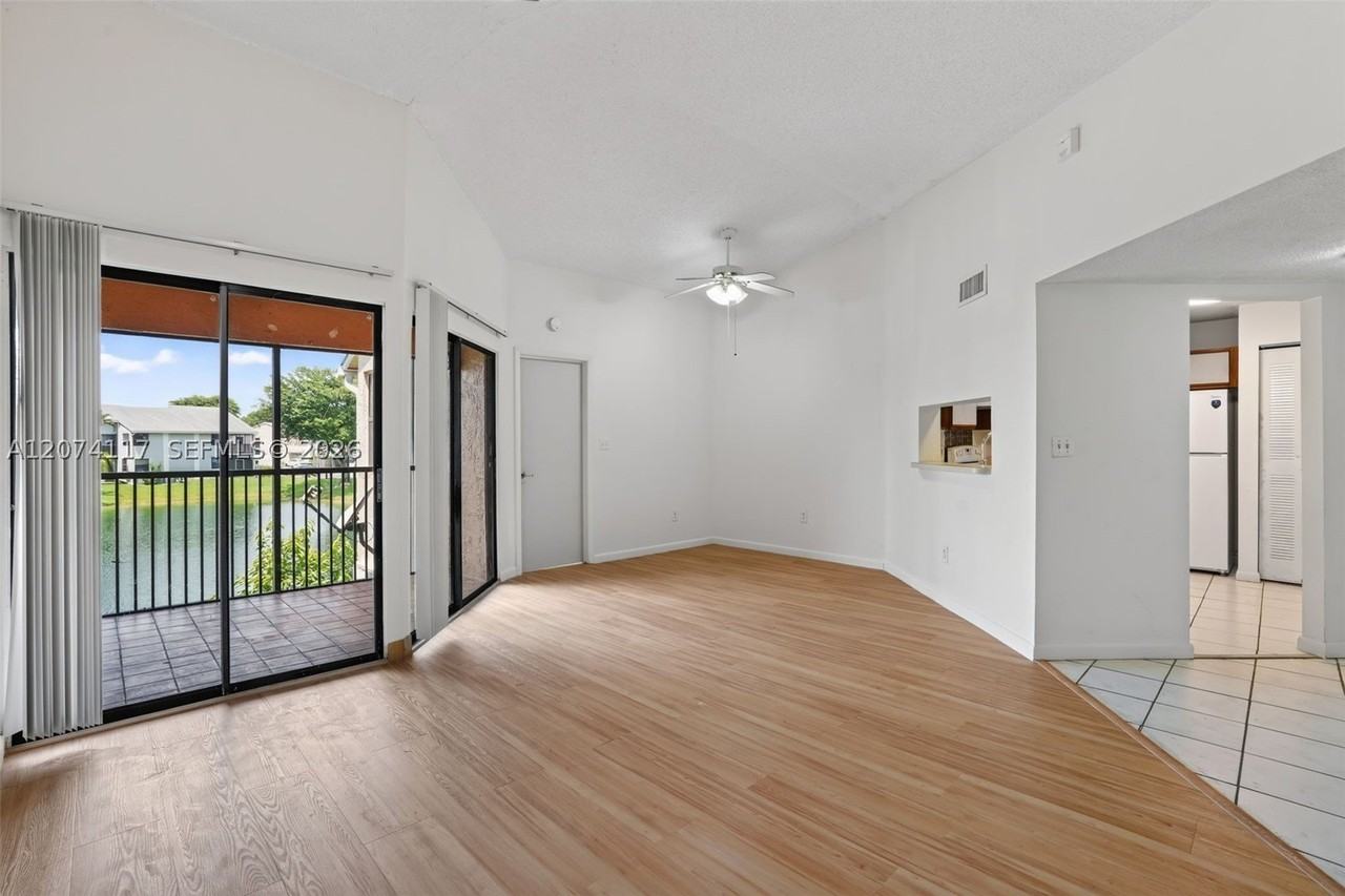 1080 N Franklin Ave #1080E - Photo 4 of 25
