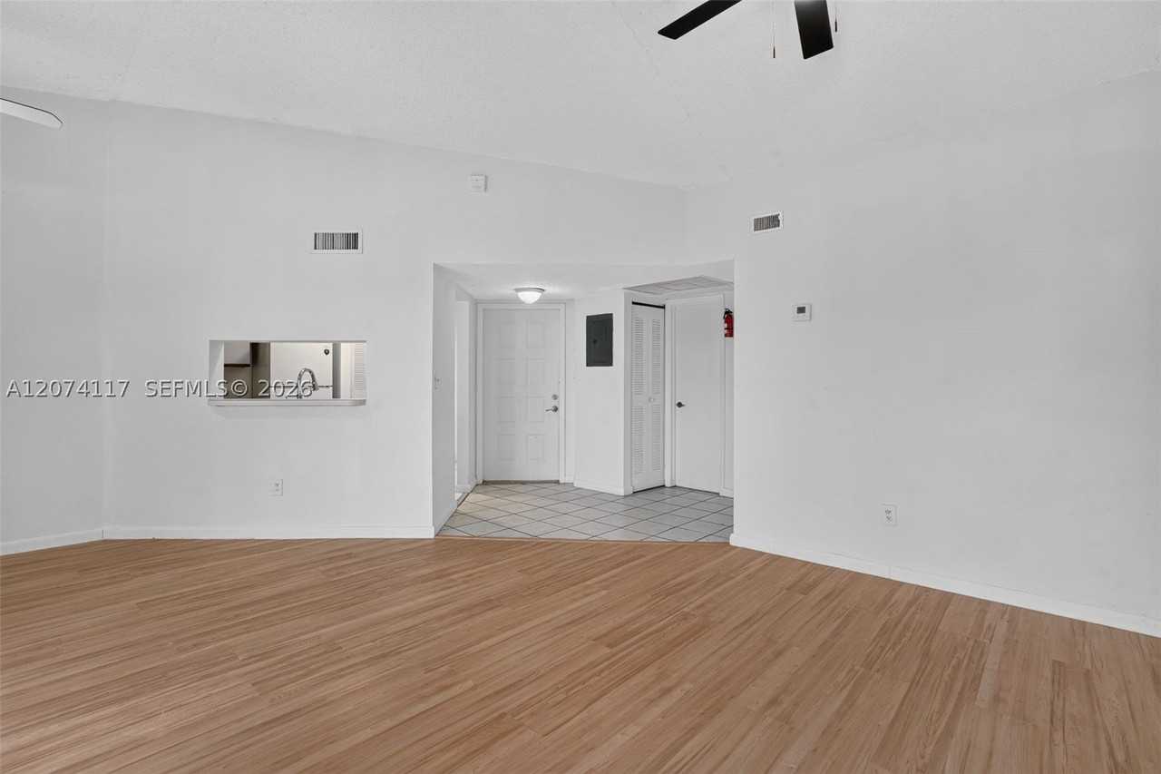 1080 N Franklin Ave #1080E - Photo 5 of 25