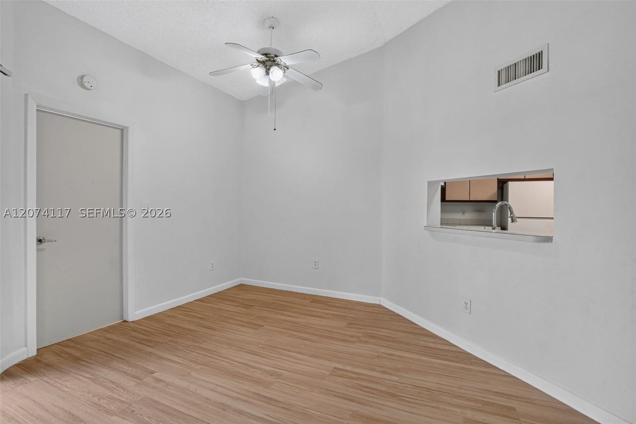 1080 N Franklin Ave #1080E - Photo 6 of 25