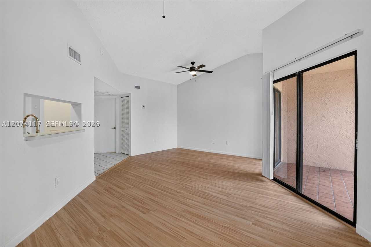 1080 N Franklin Ave #1080E - Photo 7 of 25