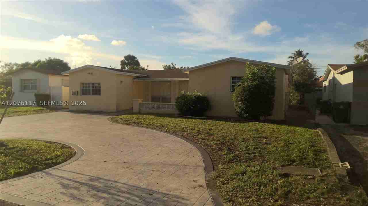 7829 Embassy Blvd - Photo 2 of 34