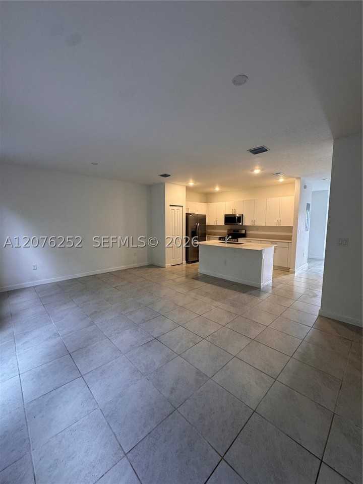 194 SE 10th Ct - Photo 2 of 17