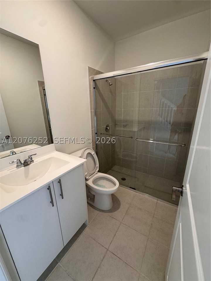 194 SE 10th Ct - Photo 3 of 17