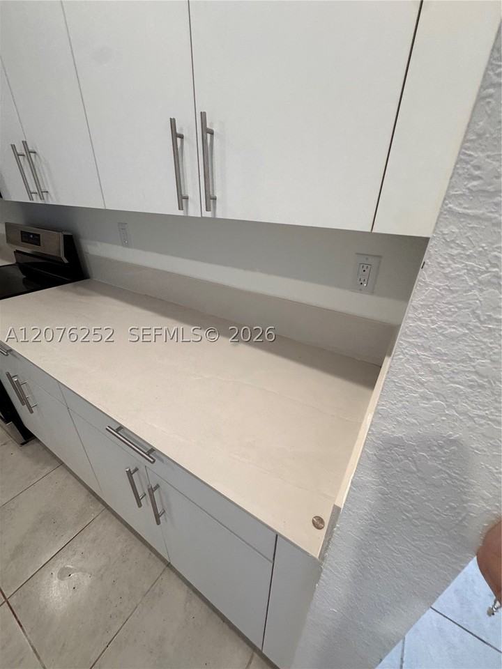 194 SE 10th Ct - Photo 6 of 17