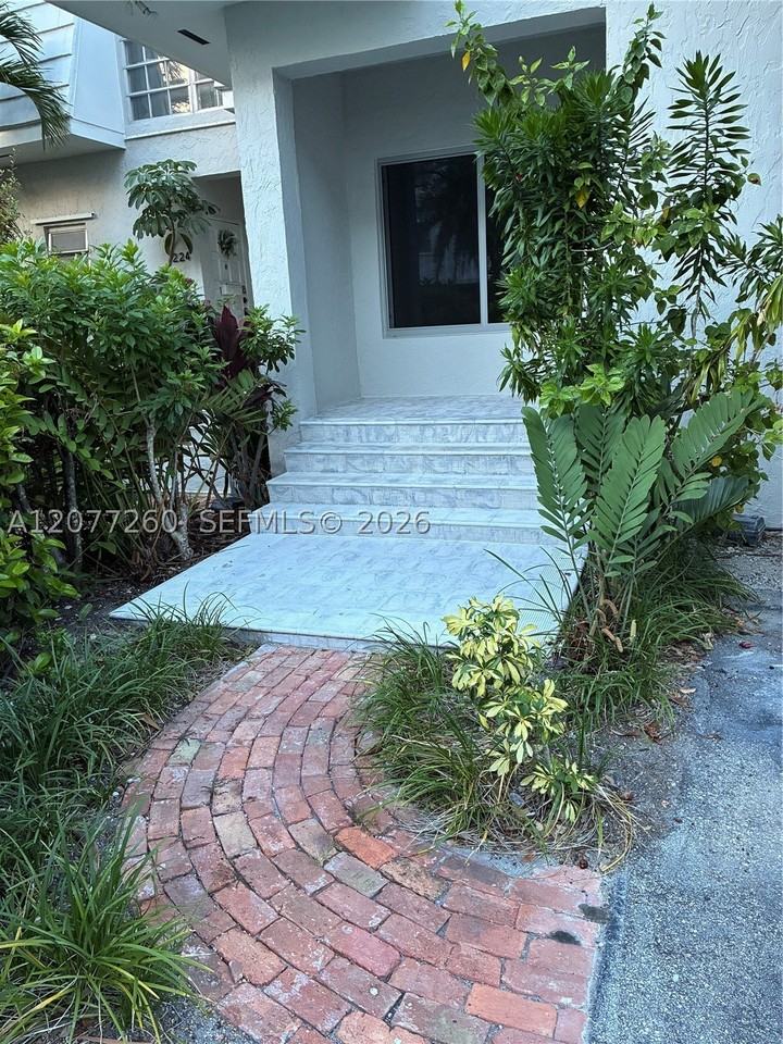226 Sea View Dr #105