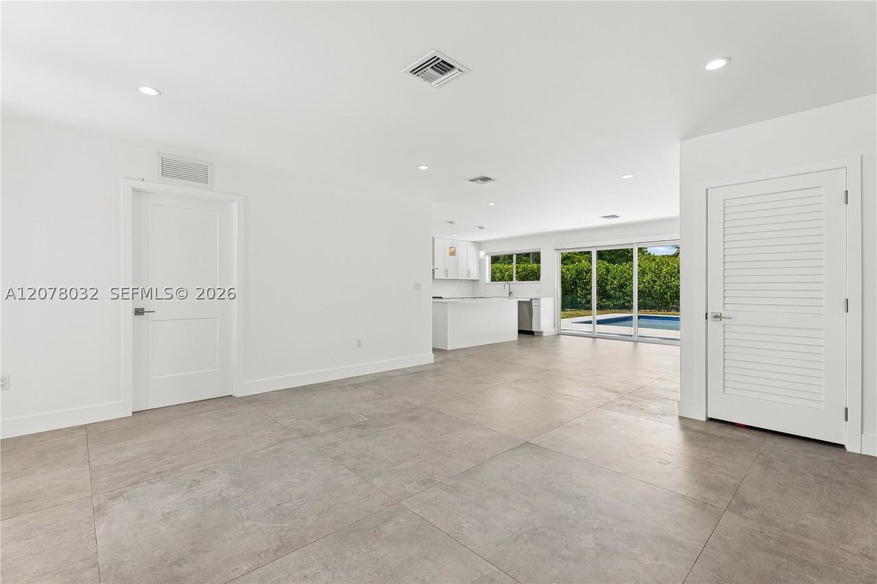 6099 Sw 38th St #0 - Photo 5 of 42